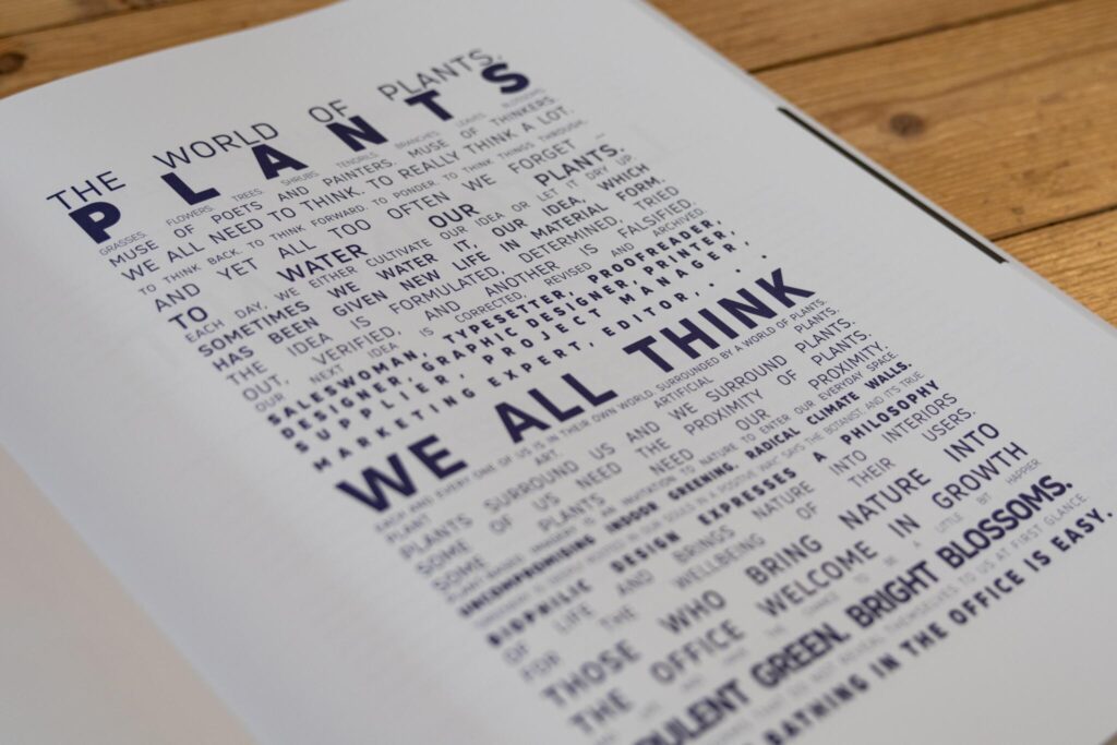 Detailaufnahme einer gestalteten Buchseite mit hochwertigem Editorial Design und gestalteter Typografie.